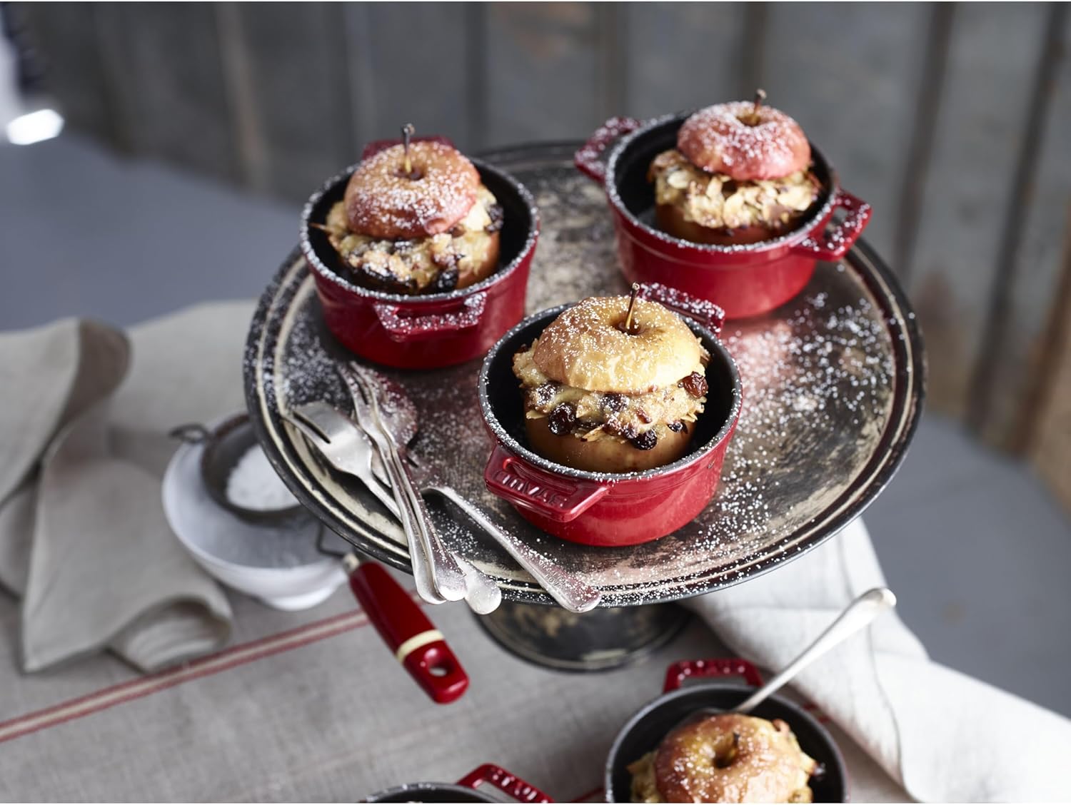 Staub Mini Cocotte, İndüksiyonlu, Dökme Demir, Kiraz Kırmızısı, 10 cm, 13 x 10 x 7 cm, 1 adet - Görsel 2