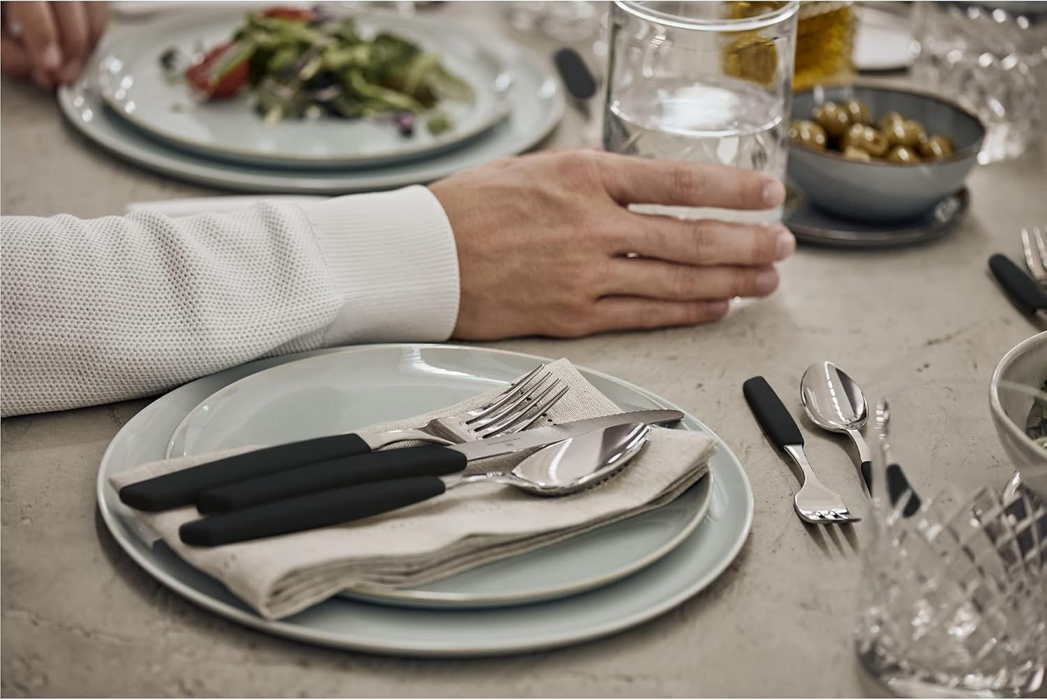 VICTORINOX Swiss modern çatal bıçak takımı, 24 parça, plastik saplı, keskin tırtıklı bıçaklar, paslanmaz çelik bıçaklar, siyah, Classic - Görsel 5